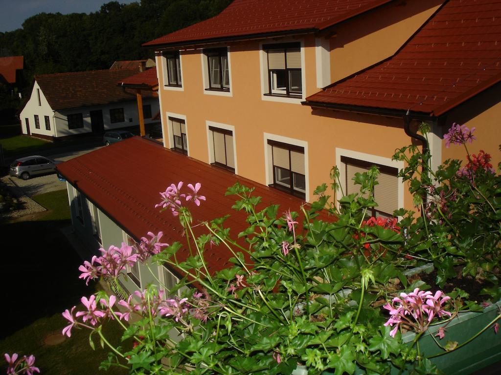 Hotel Altneudoerflerhof Bad Radkersburg Exterior photo